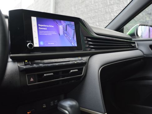 Used 2025 Toyota Camry SE FWD image 19