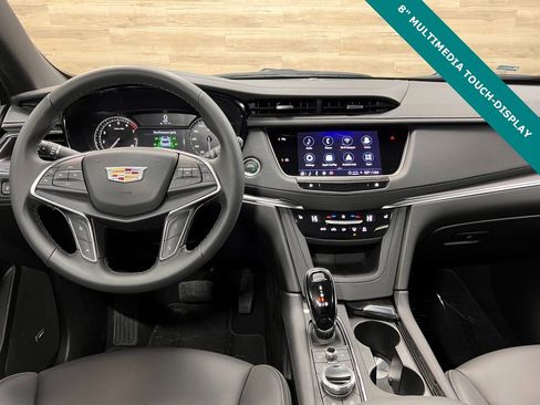 Used 2025 Cadillac XT5 Luxury image 2