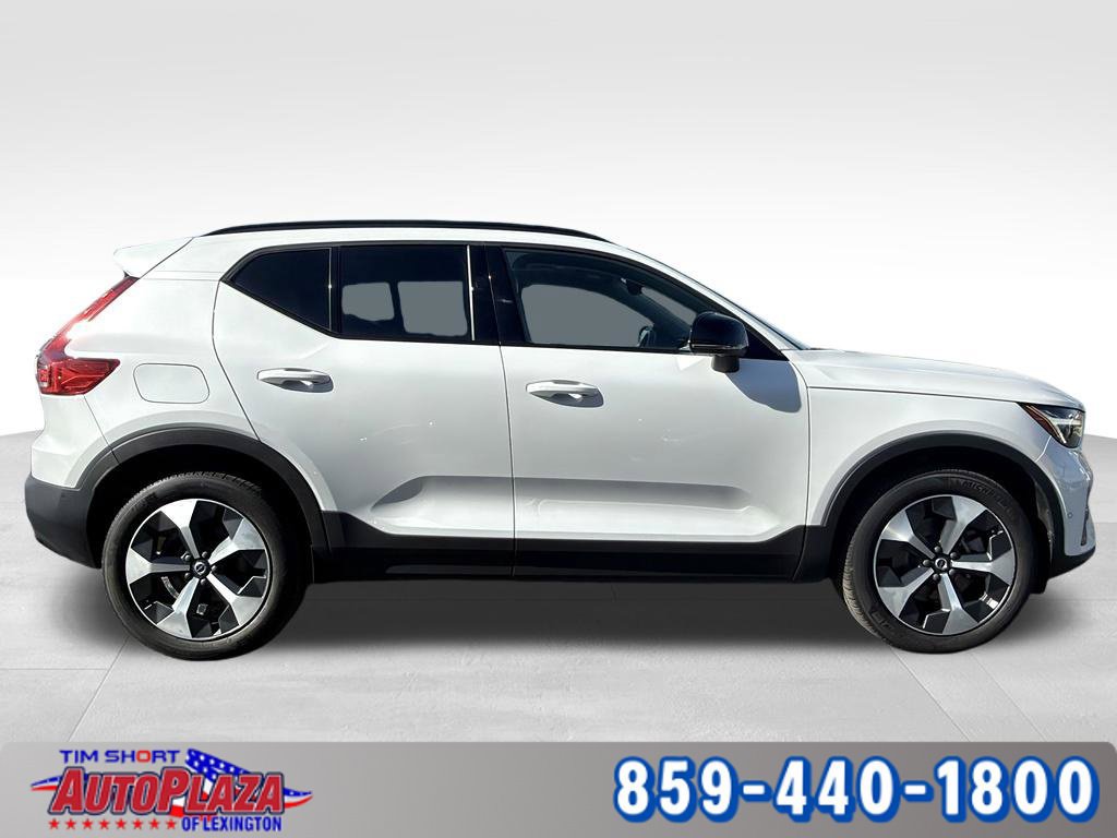 Used 2023 Volvo XC40 B4 Ultimate FWD image 9