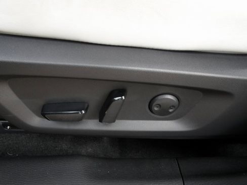 New 2025 Mitsubishi Outlander SE image 17