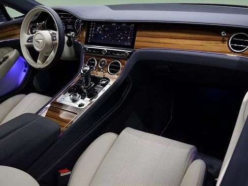 Used 2024 Bentley Continental GT V8 image 2