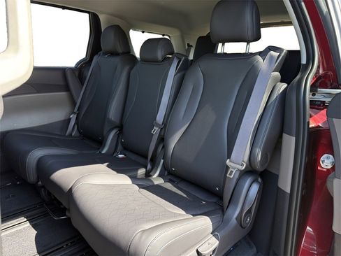 New 2025 Kia Carnival EX image 14