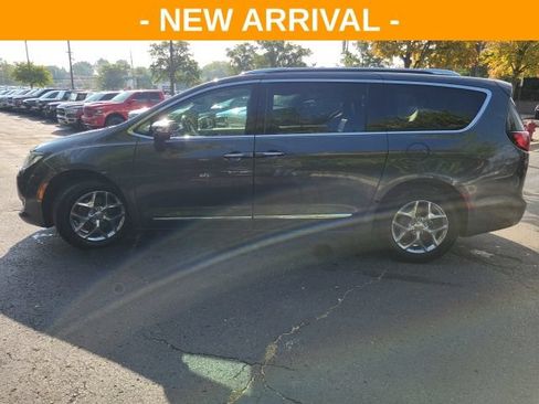 Used 2019 Chrysler Pacifica Limited FWD image 6