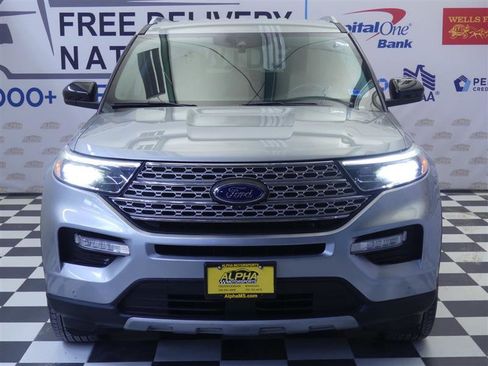 Used 2022 Ford Explorer Limited AWD/4WD image 2