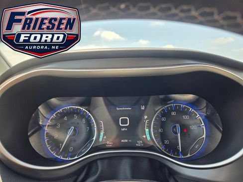 Used 2023 Chrysler Pacifica Touring-L FWD image 17