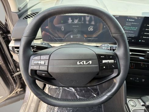 Used 2026 Kia Sportage LX FWD image 27