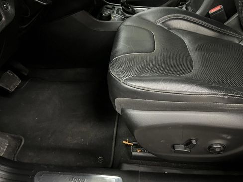 Used 2020 Jeep Cherokee Limited image 12