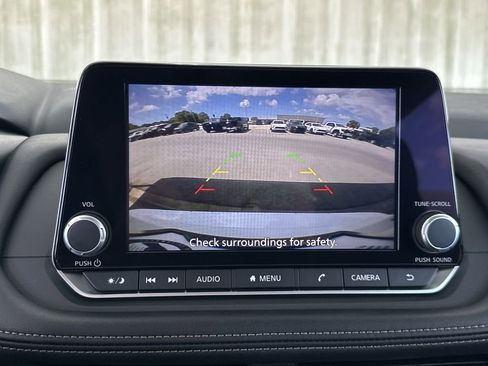 Used 2024 Nissan Rogue SV image 25