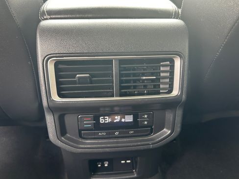 Used 2025 Volkswagen Atlas SE w/ Panoramic Sunroof Package FWD image 31