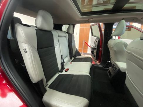 Used 2025 Mitsubishi Outlander SE FWD image 16