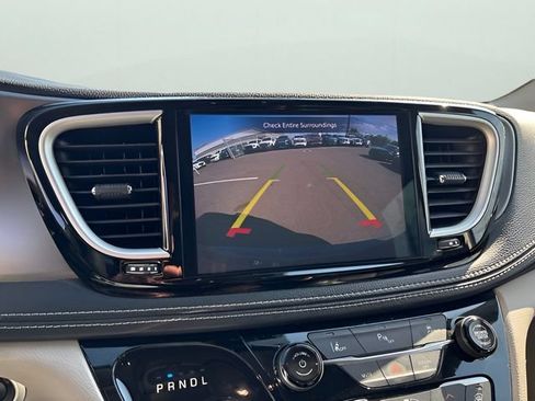 Used 2022 Chrysler Pacifica Touring-L FWD image 24