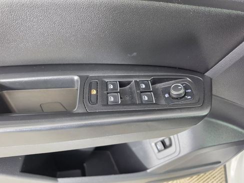 Used 2019 Volkswagen Atlas SE FWD image 17