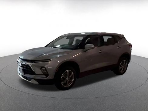 Used 2025 Chevrolet Blazer LT FWD image 7