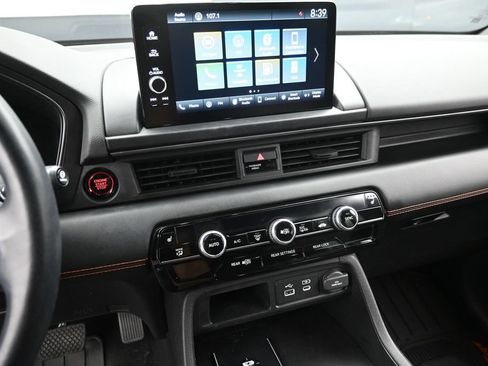 Used 2025 Honda Pilot TrailSport image 21
