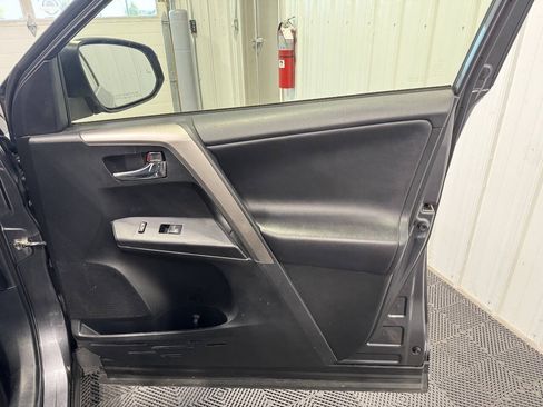 Used 2018 Toyota RAV4 XLE w/ Convenience Package AWD/4WD image 16