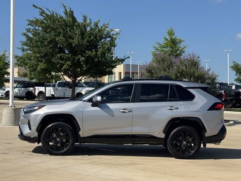 Used 2024 Toyota RAV4 SE AWD/4WD image 3