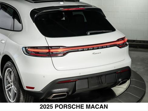 Used 2025 Porsche Macan AWD/4WD image 29