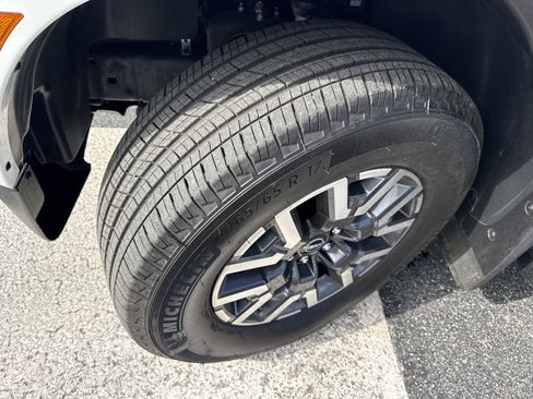 Used 2024 Nissan Frontier SL w/ Technology Package image 7