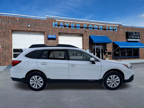 Used 2017 Subaru Outback 2.5i Premium image 5
