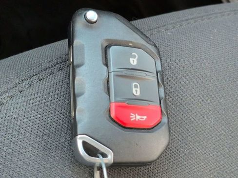 Used 2021 Jeep Wrangler Unlimited Sahara AWD/4WD image 27