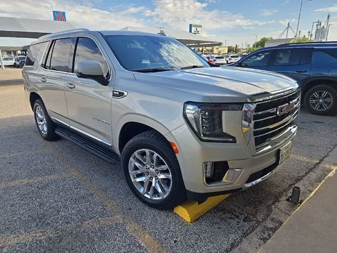 Used 2023 GMC Yukon SLT w/ SLT Premium Package RWD image 2