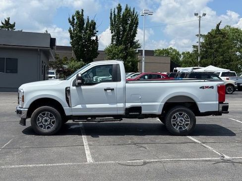 New 2025 Ford F350 XLT image 2