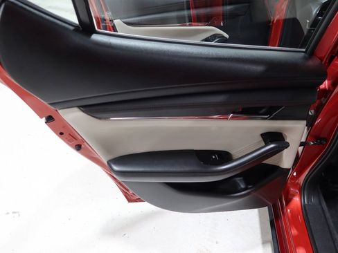 Used 2019 MAZDA MAZDA3 Hatchback FWD image 29