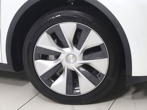 Used 2023 Tesla Model Y Long Range image 16