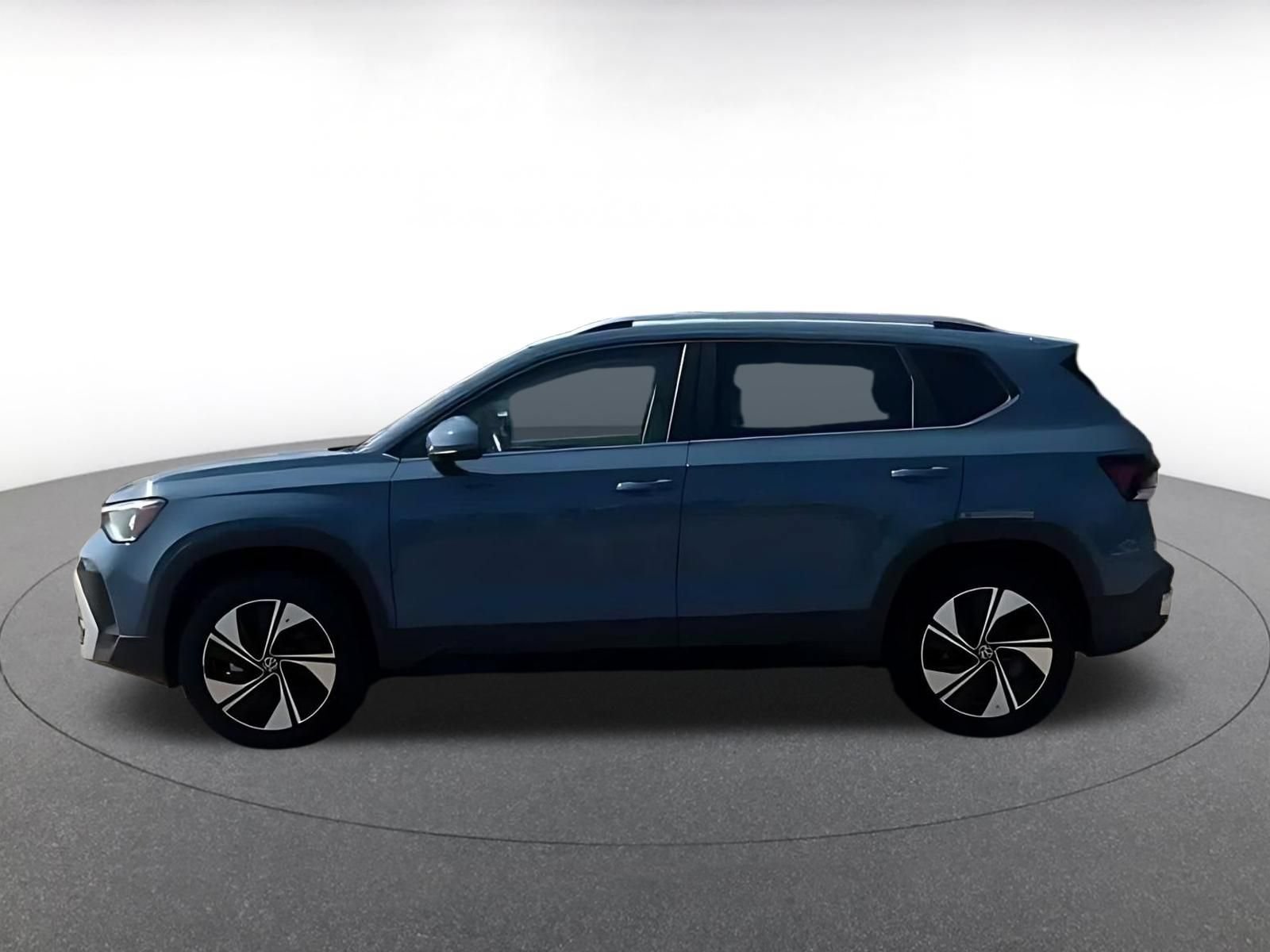 Used 2026 Volkswagen Taos SE AWD/4WD image 8