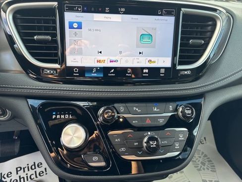 New 2026 Chrysler Pacifica Select FWD image 9