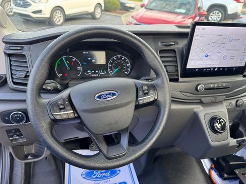 Used 2024 Ford E-Transit image 11