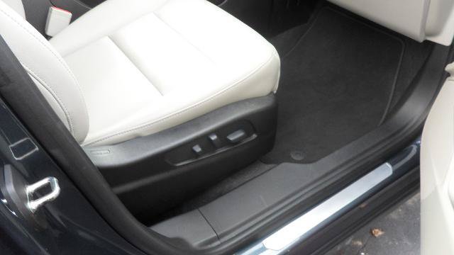Used 2019 Cadillac XT4 Luxury w/ Cold Weather Package FWD image 37