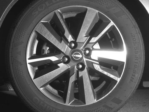 Used 2025 Nissan Versa SV image 12