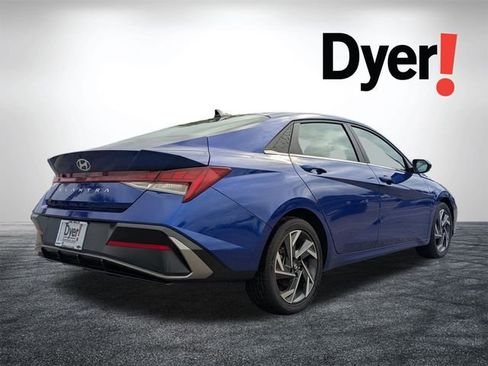 Used 2025 Hyundai Elantra SEL image 4