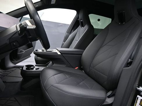 Used 2024 BMW iX xDrive50 w/ Premium Package image 17