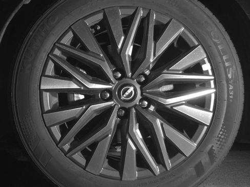 Used 2025 Nissan Altima 2.5 SV FWD image 12