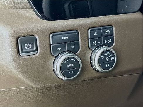 Used 2025 GMC Sierra 1500 SLT AWD/4WD image 10