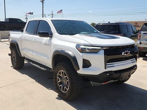 Used 2024 Chevrolet Colorado ZR2 w/ ZR2 Convenience Package III AWD/4WD image 4