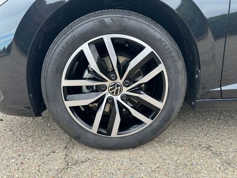 Used 2025 Volkswagen Jetta SE image 32