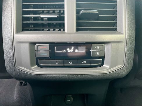 Used 2023 Volkswagen Atlas SE image 25