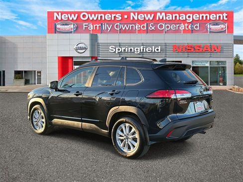 Used 2022 Toyota Corolla Cross LE image 6