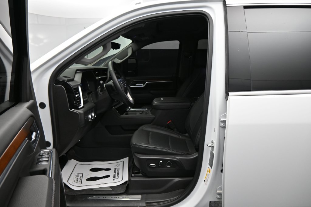 Used 2025 GMC Sierra 2500 Denali w/ Denali Reserve Package AWD/4WD image 11