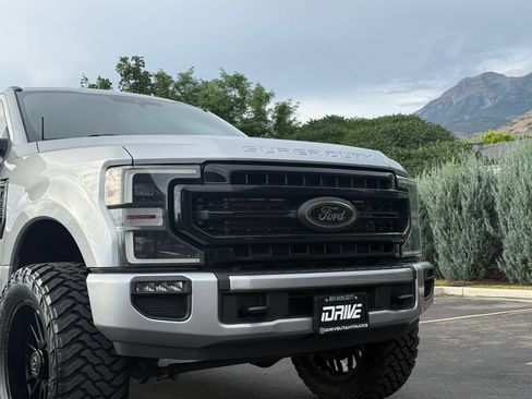 Used 2022 Ford F250 Lariat w/ Black Appearance Package AWD/4WD image 17