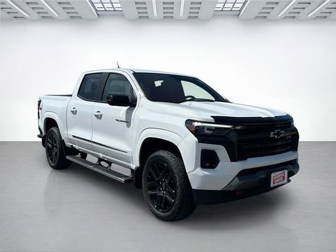Used 2025 Chevrolet Colorado Z71 w/ Technology Package image 2