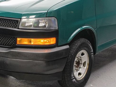 Used 2019 Chevrolet Express 3500 w/ Driver Convenience Package RWD image 5