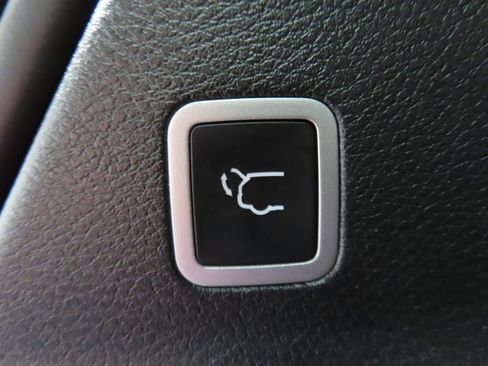 Used 2025 Chrysler Pacifica Select FWD image 36