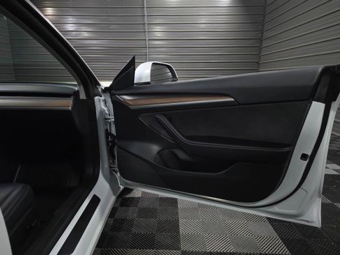 Used 2023 Tesla Model 3 Standard Range image 32