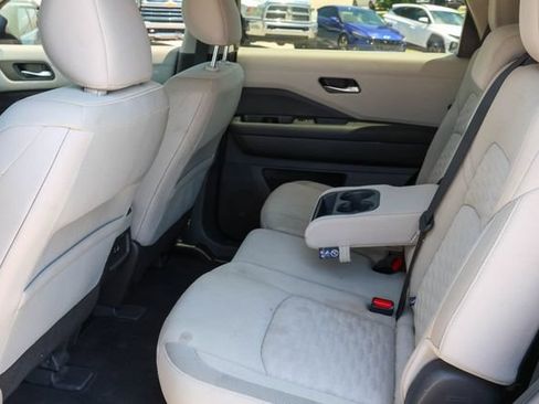 Used 2022 Nissan Pathfinder SV AWD/4WD image 13