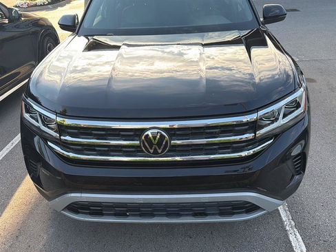 Used 2020 Volkswagen Atlas Cross Sport SE AWD/4WD image 2