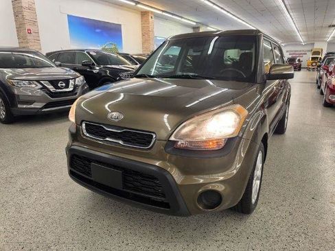 Used 2012 Kia Soul + w/ Audio Pkg FWD image 2